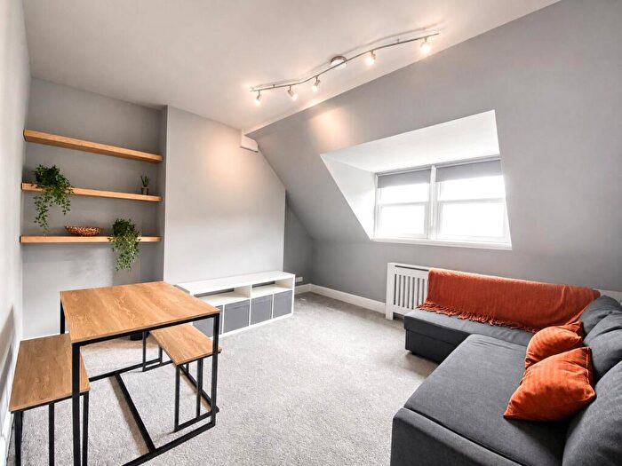 1 Bedroom Apartment To Rent In Oakfield Grove, Bristol, BS8