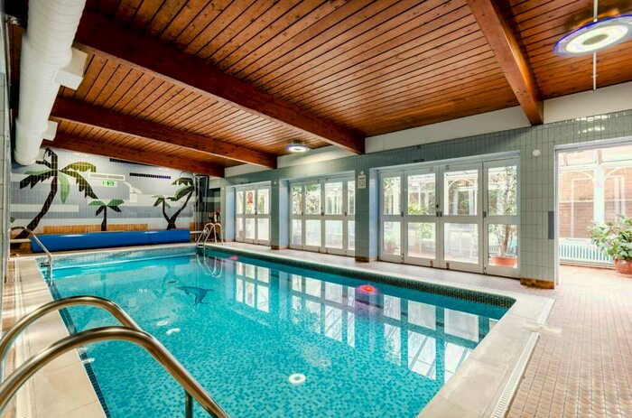 2 Bedroom Flat To Rent In Bramlands Close, SW11