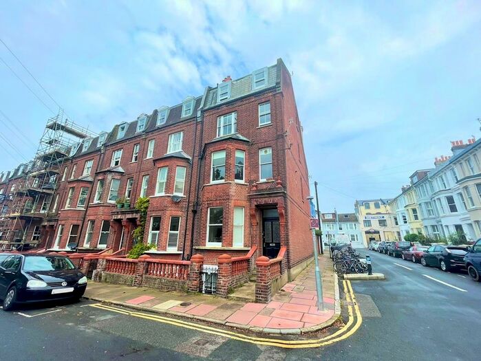 3 Bedroom Flat To Rent In College Terrace, Brighton, BN2
