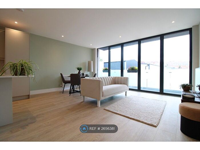 2 Bedroom Flat To Rent In Foundry House, London, SW19