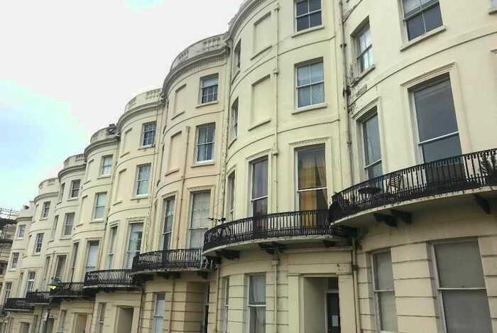 Studio To Rent In Brunswick Place, Hove, East Sussex, BN3