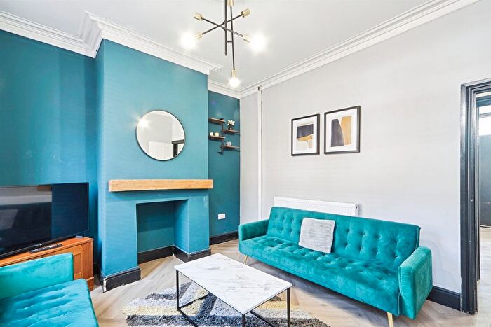 3 Bedroom Terraced House For Sale In Northbrook Street, Leeds, LS7