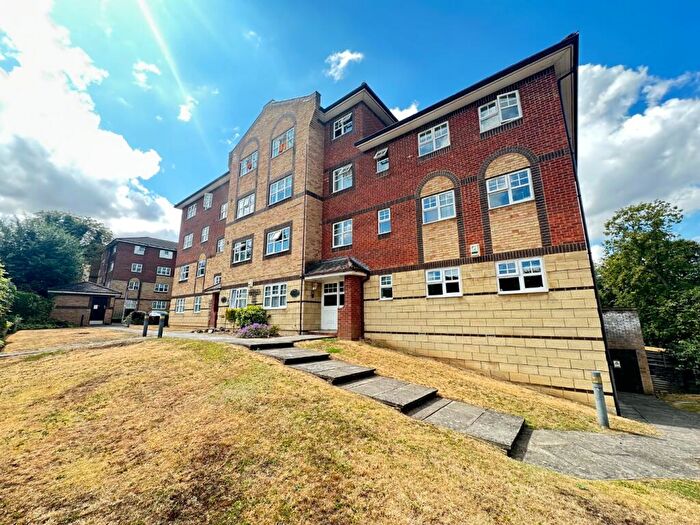 2 Bedroom Apartment To Rent In Princes Place, Knights Field, Luton, Bedfordshire, LU2