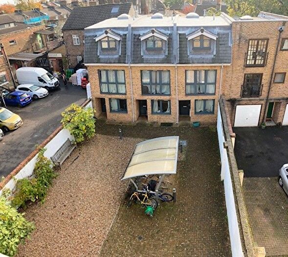 3 Bedroom Flat To Rent In Wedmore Street, Holloway, Islington, North London, N19