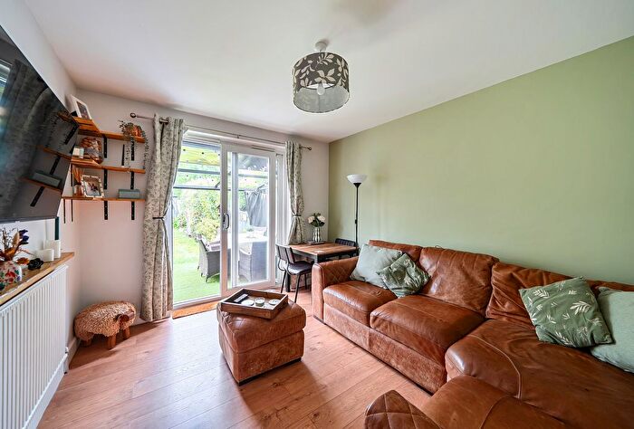 2 Bedroom Maisonette For Sale In Woodgrange Close, Harrow, HA3