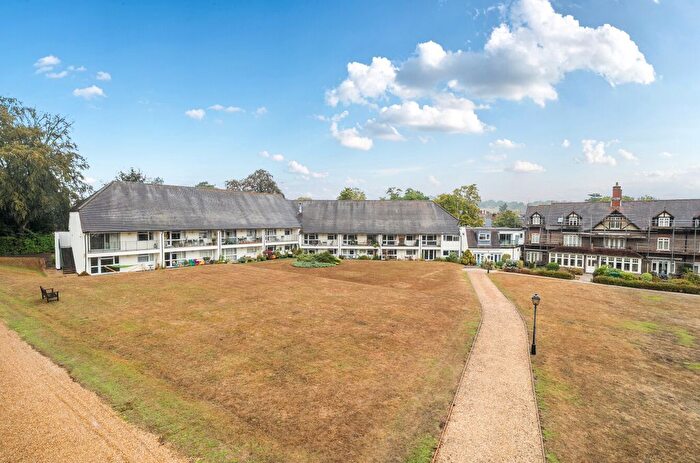 1 Bedroom Flat For Sale In Bramley, Guildford, Surrey, GU5