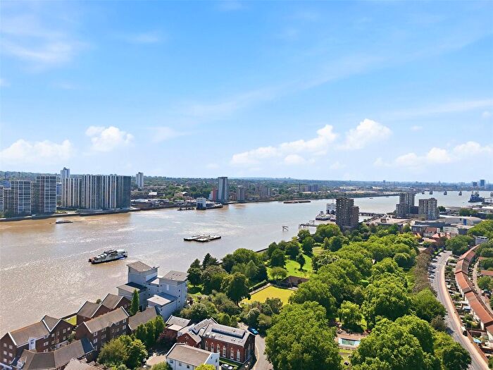 1 Bedroom Flat For Sale In Grimsby Grove, London, E16