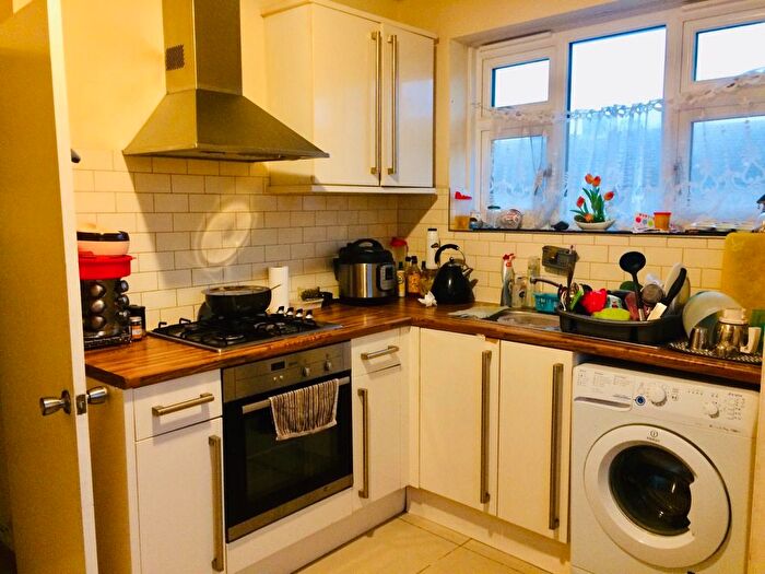 2 Bedroom Flat To Rent In Carlton Court, Craven Gardens, Barkingside, IG6