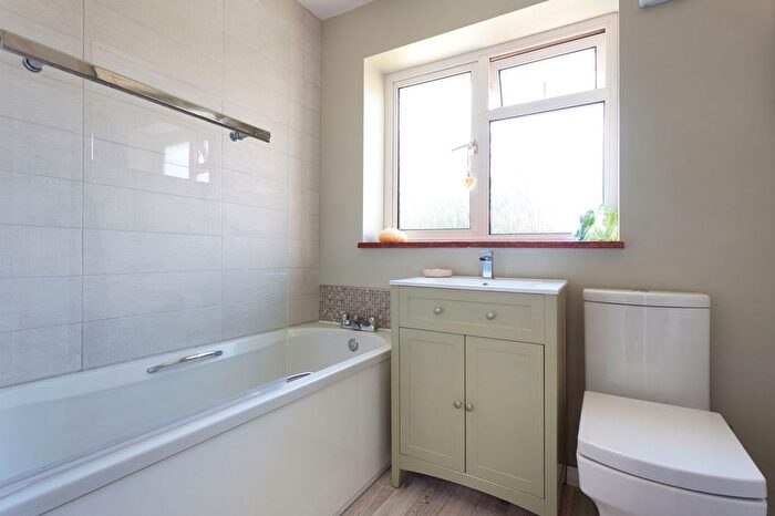 2 Bedroom End Of Terrace House To Rent In Beckett Lane, Crawley, RH11