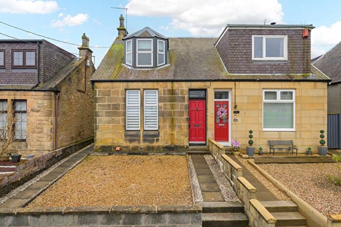 3 Bedroom Semi-Detached House For Sale In Park Terrace, Brightons, FK2