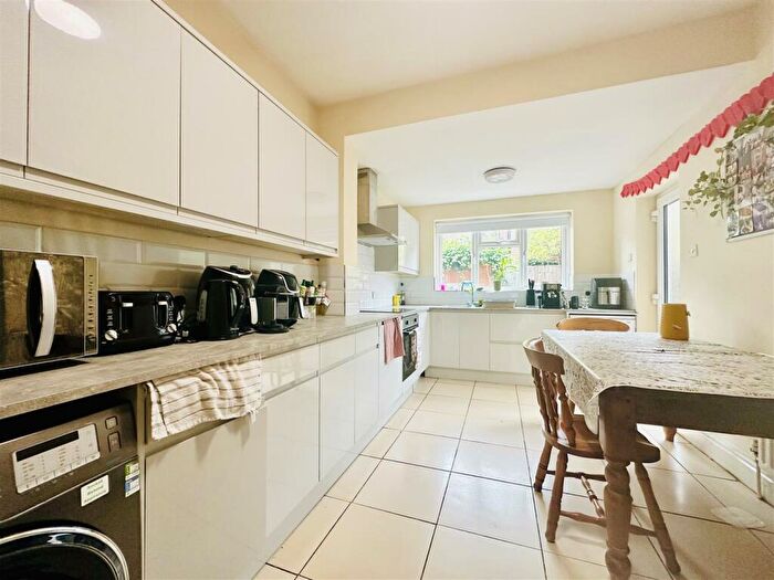 6 Bedroom House To Rent In Elmsthorpe Avenue, Nottingham, NG7