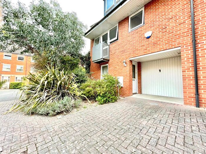 2 Bedroom Semi Detached House To Rent In Barkham Mews, Queens Road, Reading, Berkshire, RG1
