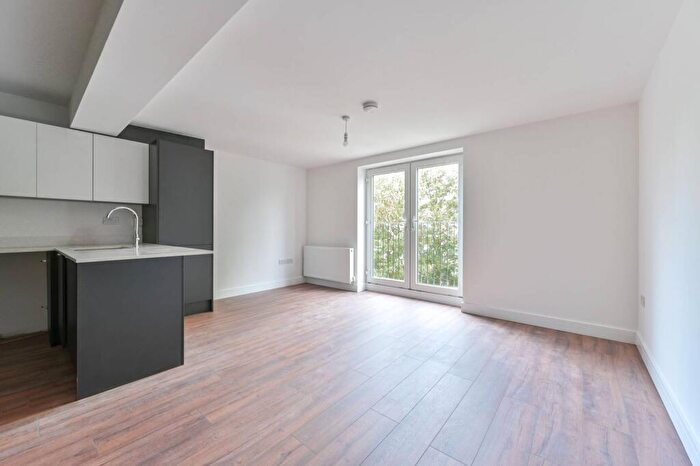 2 Bedroom Flat To Rent In Peckham Rye, Peckham Rye, London, SE15