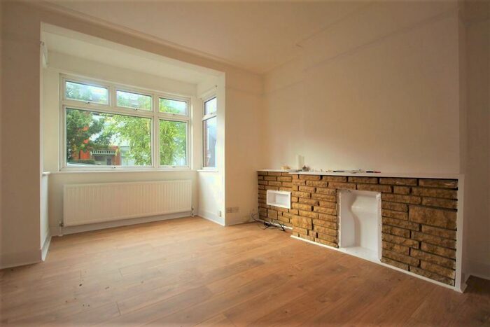 2 Bedroom Apartment To Rent In Howard Road, Walthamstow, E17