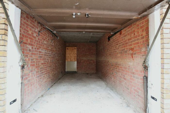 Garage / Parking To Rent In Rochelle Close, London, SW11