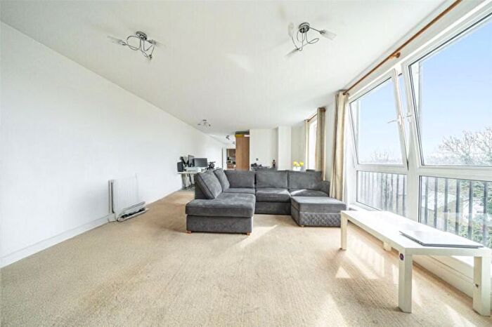 2 Bedroom Flat For Sale In Canal Road, Gravesend, DA12
