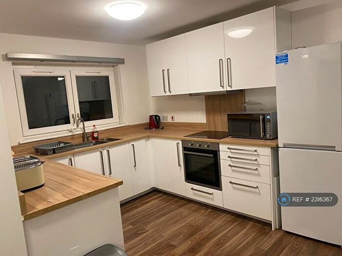 3 Bedroom Maisonette To Rent In Fisher Court, Glasgow, G31