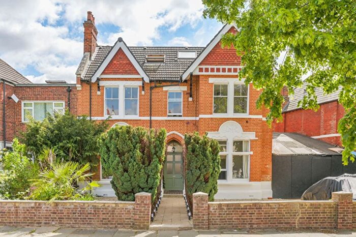 Studio To Rent In Mount Park Crescent, Ealing, London, W5