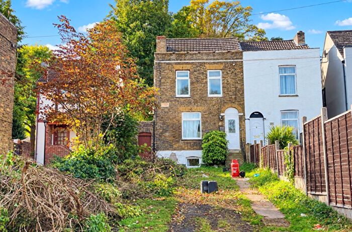 5 Bedroom Semi Detached House For Sale In Mills Terrace, Chatham, ME4