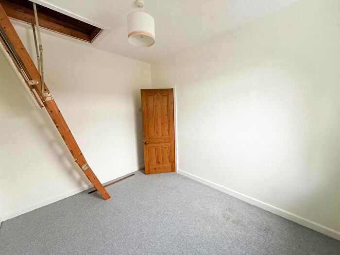 2 Bedroom Cottage For Sale In Mill Street, Cross Hills, BD20