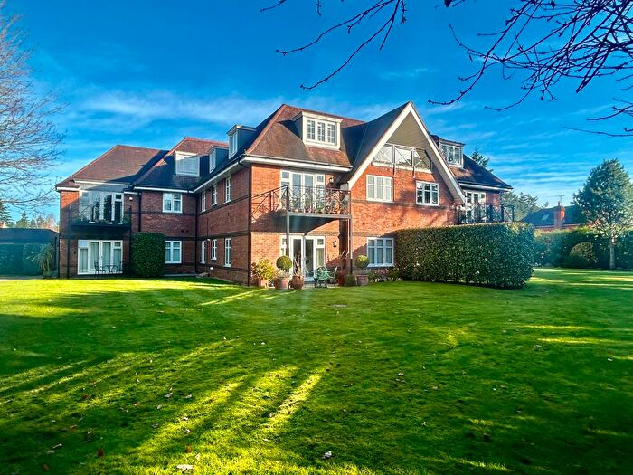 2 Bedroom Flat To Rent In Cobbett Court, Waverley Lane, Farnham, GU9