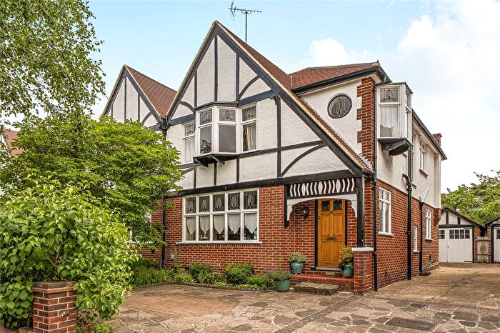 4 Bedroom Semi-Detached House For Sale In Lynwood Road, Ealing, W5