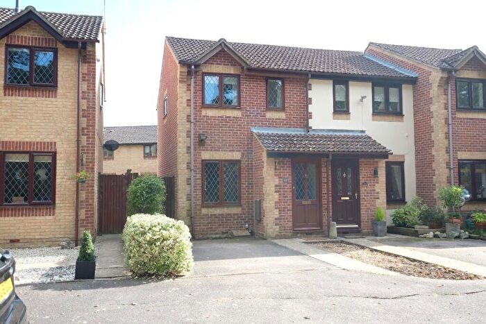 2 Bedroom End Of Terrace House To Rent In Larkspur Drive, Marchwood, Southampton, SO40