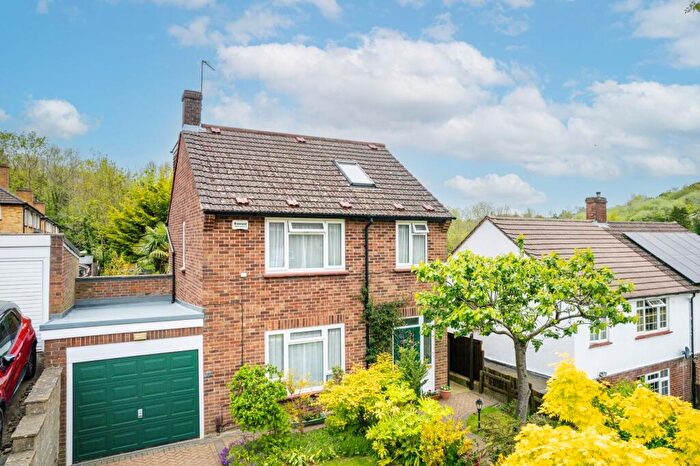 4 Bedroom Detached House For Sale In Benham Close, Coulsdon, CR5