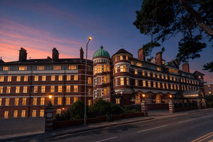 2 Bedroom Flat For Sale In Owls Road, Burlington Mansions, BH5