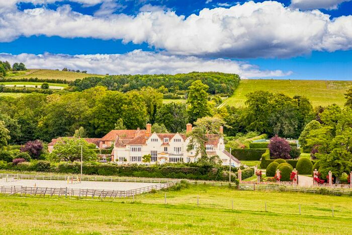 2 Bedroom Flat For Sale In Little Thurle, Streatley On Thames RG8