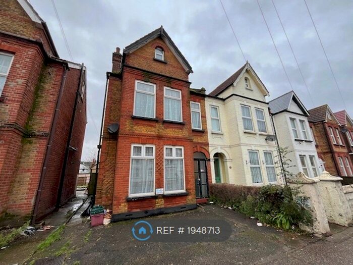 6 Bedroom Semi-Detached House To Rent In Wellesley Road, Clacton-On-Sea, CO15