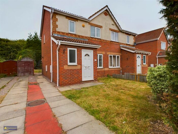 3 Bedroom Semi-Detached House To Rent In Bridgegate Drive, Hull, HU9