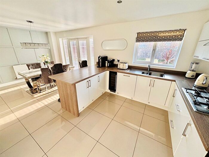 4 Bedroom Detached House For Sale In Waddington Drive, Snaith, Goole, DN14