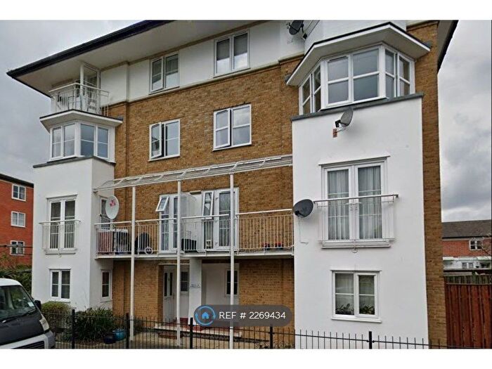 1 Bedroom Flat To Rent In Lindholme Court, London, NW9