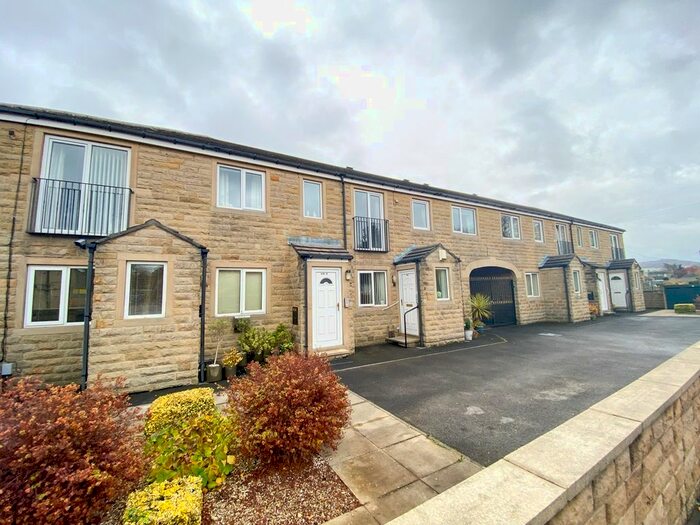 2 Bedroom Flat To Rent In Marsh Gardens, Honley, Holmfirth HD9