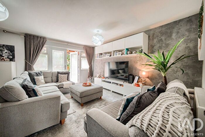 3 Bedroom End Of Terrace House For Sale In St. James Lane, Coventry, CV3