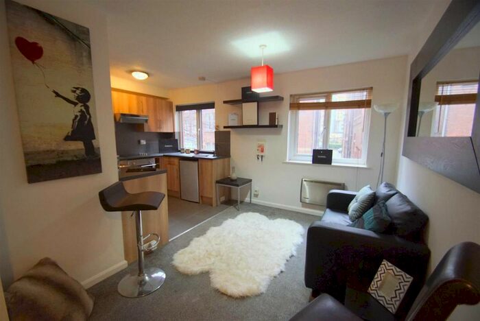1 Bedroom Flat To Rent In Chantrell Court, Leeds City Centre, Leeds, LS2