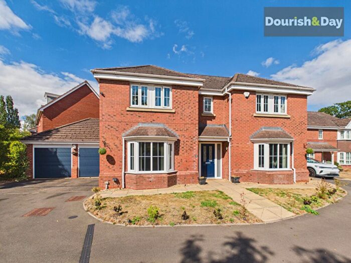 5 Bedroom Detached House For Sale In The Garthlands, Stafford, ST17
