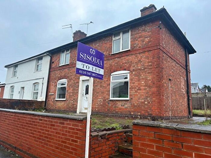 3 Bedroom Semi-Detached House To Rent In Green Lane Road, Leicester, LE5