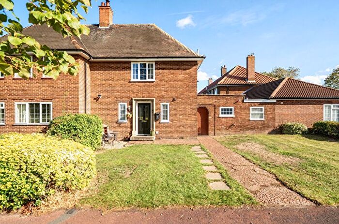 3 Bedroom Semi-Detached House For Sale In Stewartby Way, Bedford, MK43