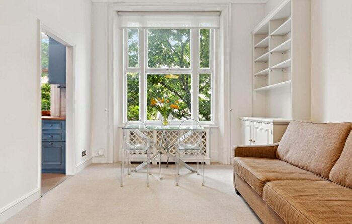 1 Bedroom Flat To Rent In Kempsford Gardens, London, SW5