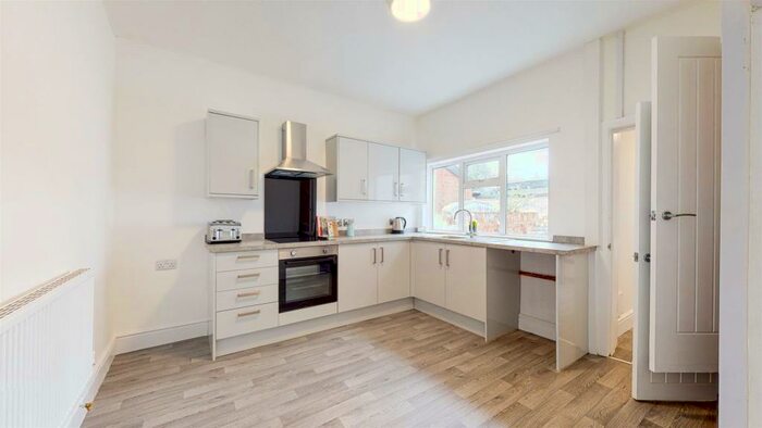 2 Bedroom Terraced House To Rent In De La Pole Avenue, Hull, HU3