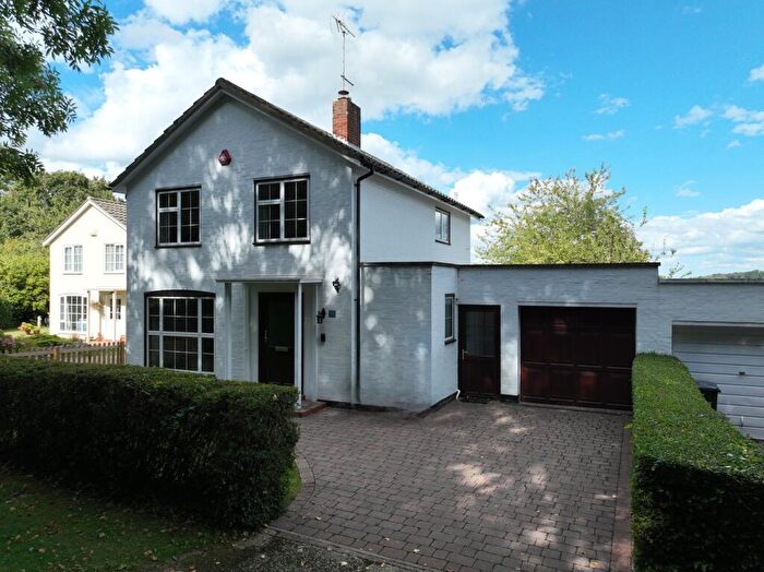 3 Bedroom Link Detached House For Sale In Crossway, Welwyn Garden City, AL8
