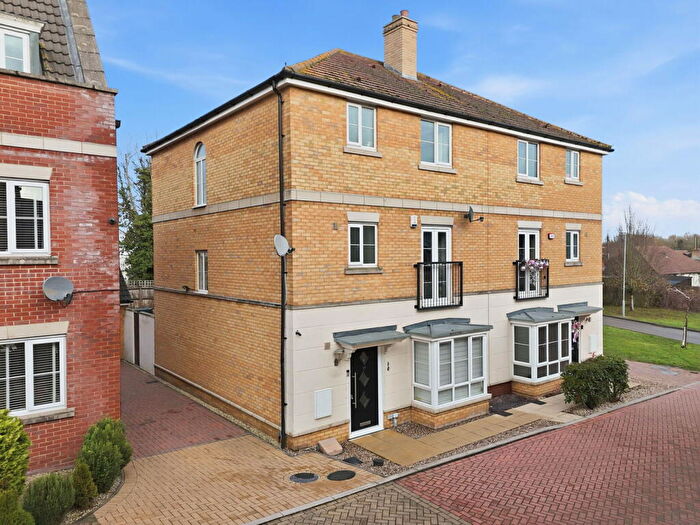 5 Bedroom Town House For Sale In College Lane, Dunton Fields, Laindon, SS15