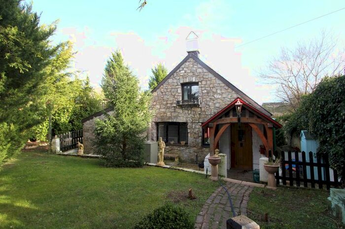 3 Bedroom Detached House For Sale In St. Donat's, Llantwit Major CF61