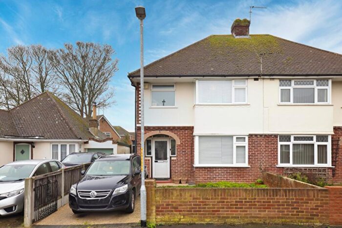 3 Bedroom Semi Detached House For Sale In St James Avenue, Broadstairs, Kent, CT10