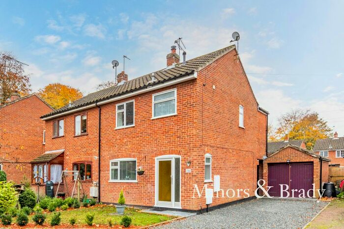 3 Bedroom Semi-Detached House For Sale In Bulwer Road, Buxton, Norwich NR10
