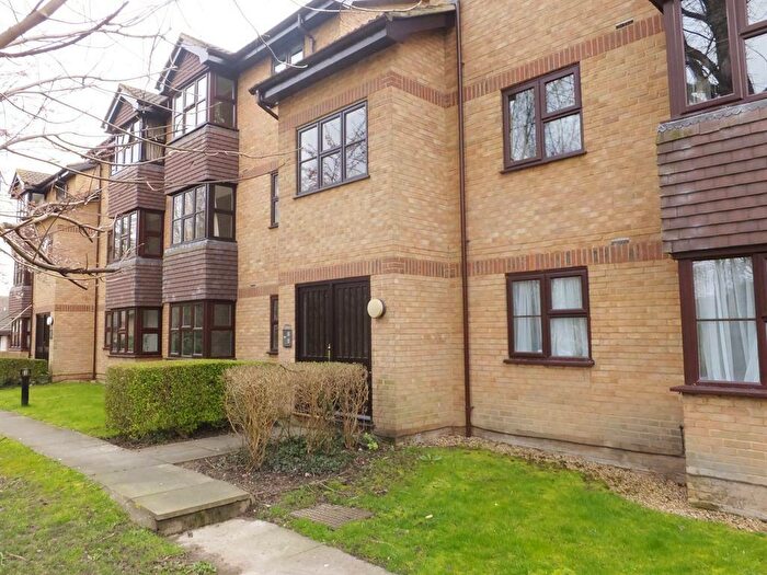 1 Bedroom Flat To Rent In Barons Court, Whelan Way, Beddington, SM6