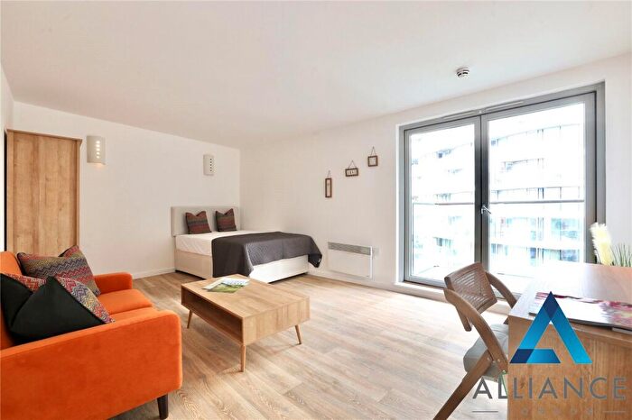 Apartment To Rent In Biscayne Avenue, London, E14