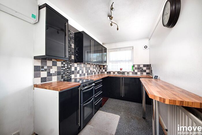 2 Bedroom Flat To Rent In Carlstan Court, Elmsleigh Road, Paignton, TQ4